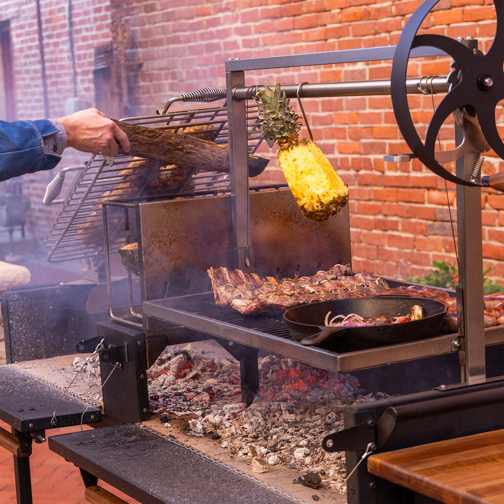 Argentine Santa Maria Grill: Wood Fire & Charcoal BBQ Grill Review 4 Argentine Santa Maria Grill: Wood Fire & Charcoal BBQ Grill Review